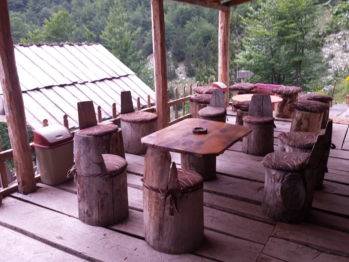 Bar Kafe Zef Rrgalla