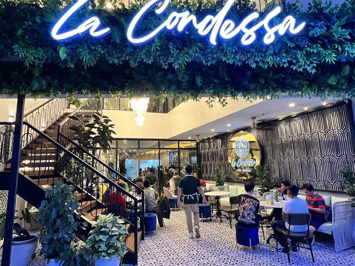 La Condessa Cafe and Lounge