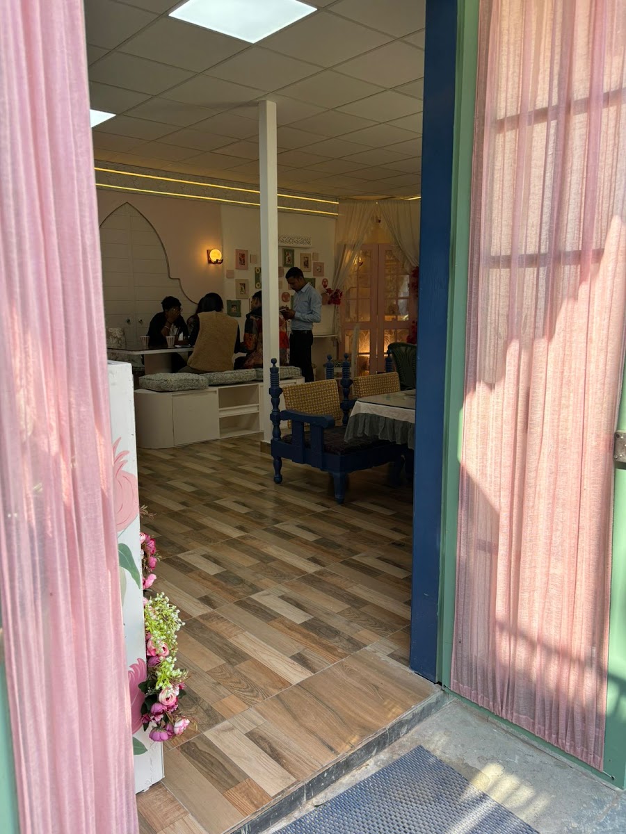 Hot Plate Bistro Cafe