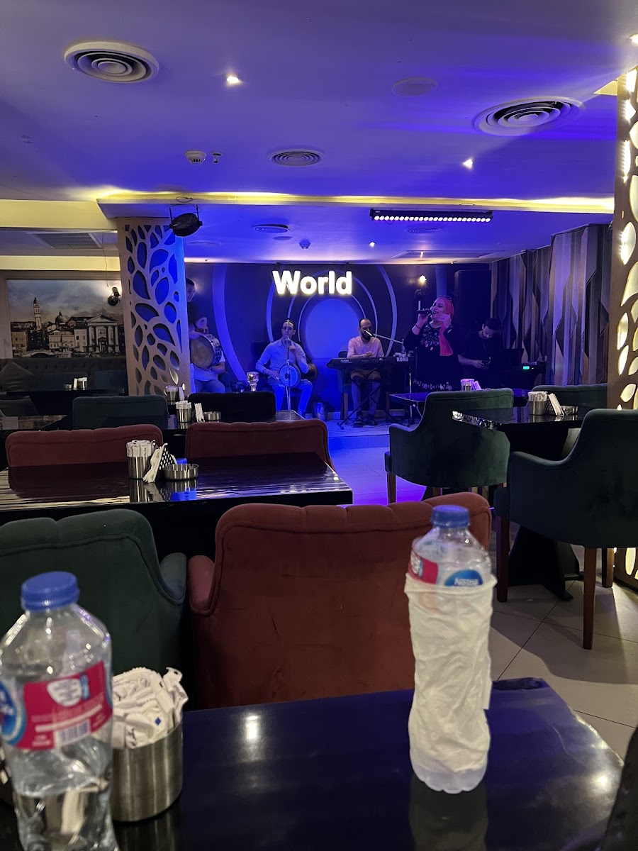 World lounge & Cafe