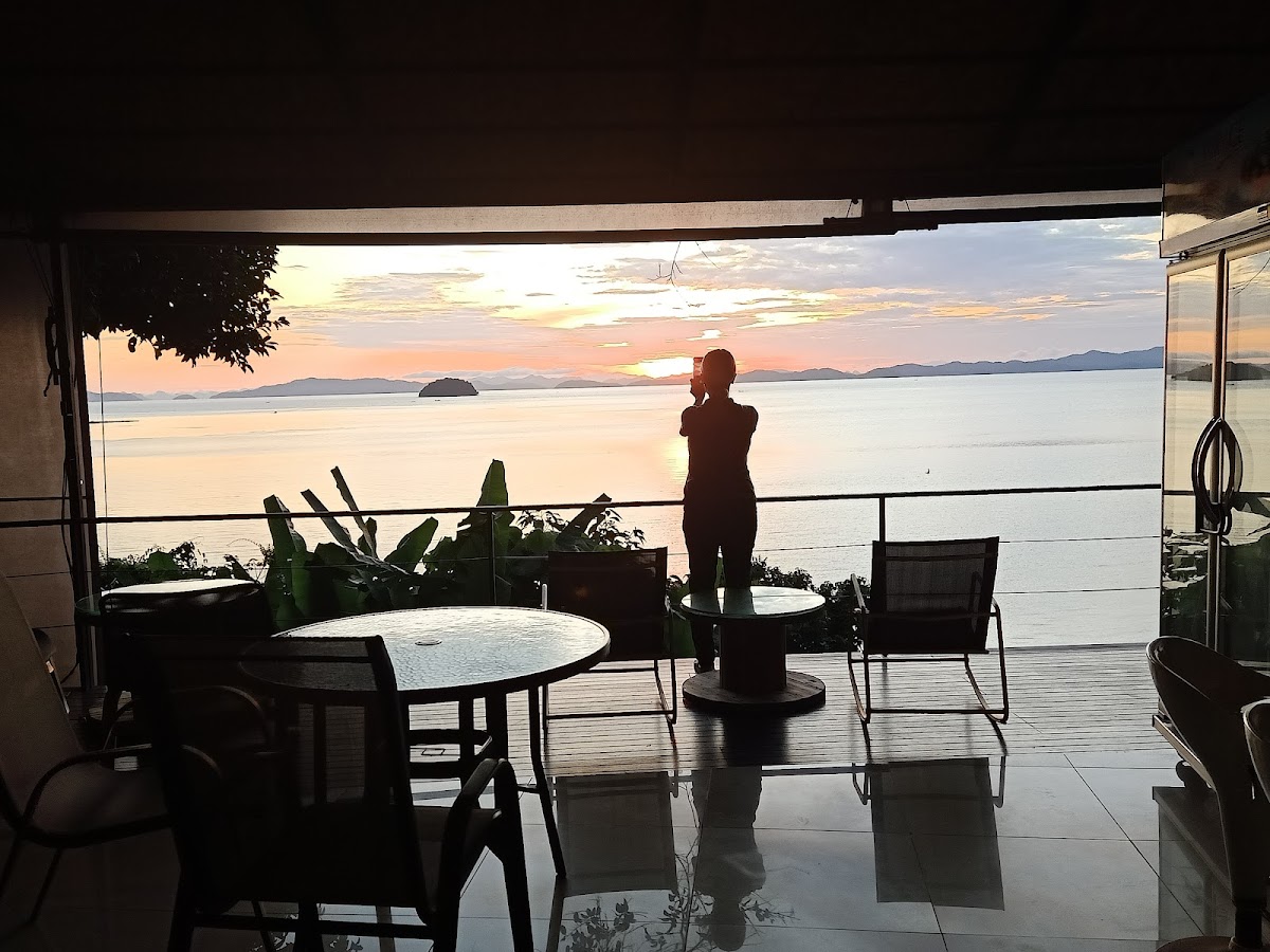 Cafe by the Bay - Ao Por