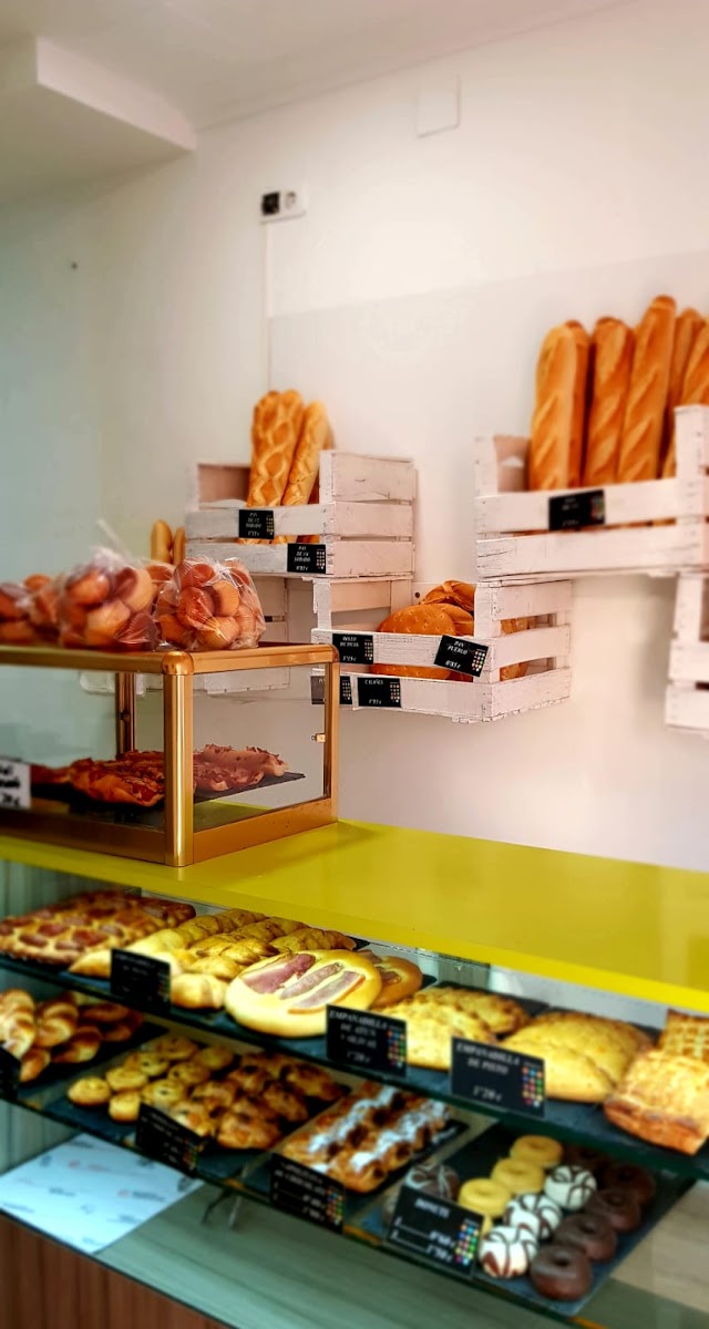 CAFETERÍA-PANADERÍA SALAS.