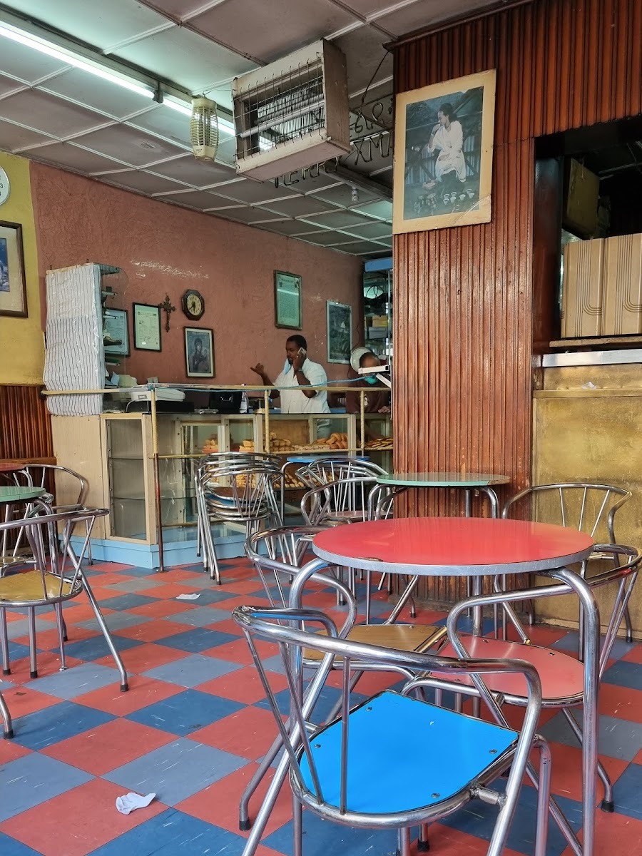 KYRIAZIS Patisserie Piazza ክራይሲስ ፓስተሪ ፒያሳ