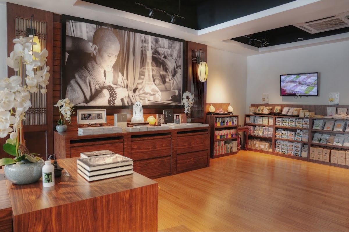 Jing Si Books & Cafe @ SS2