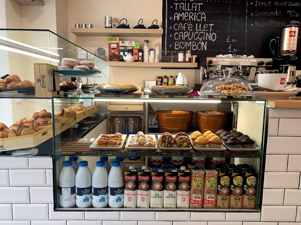 Más Café: Drink Coffee & Chill