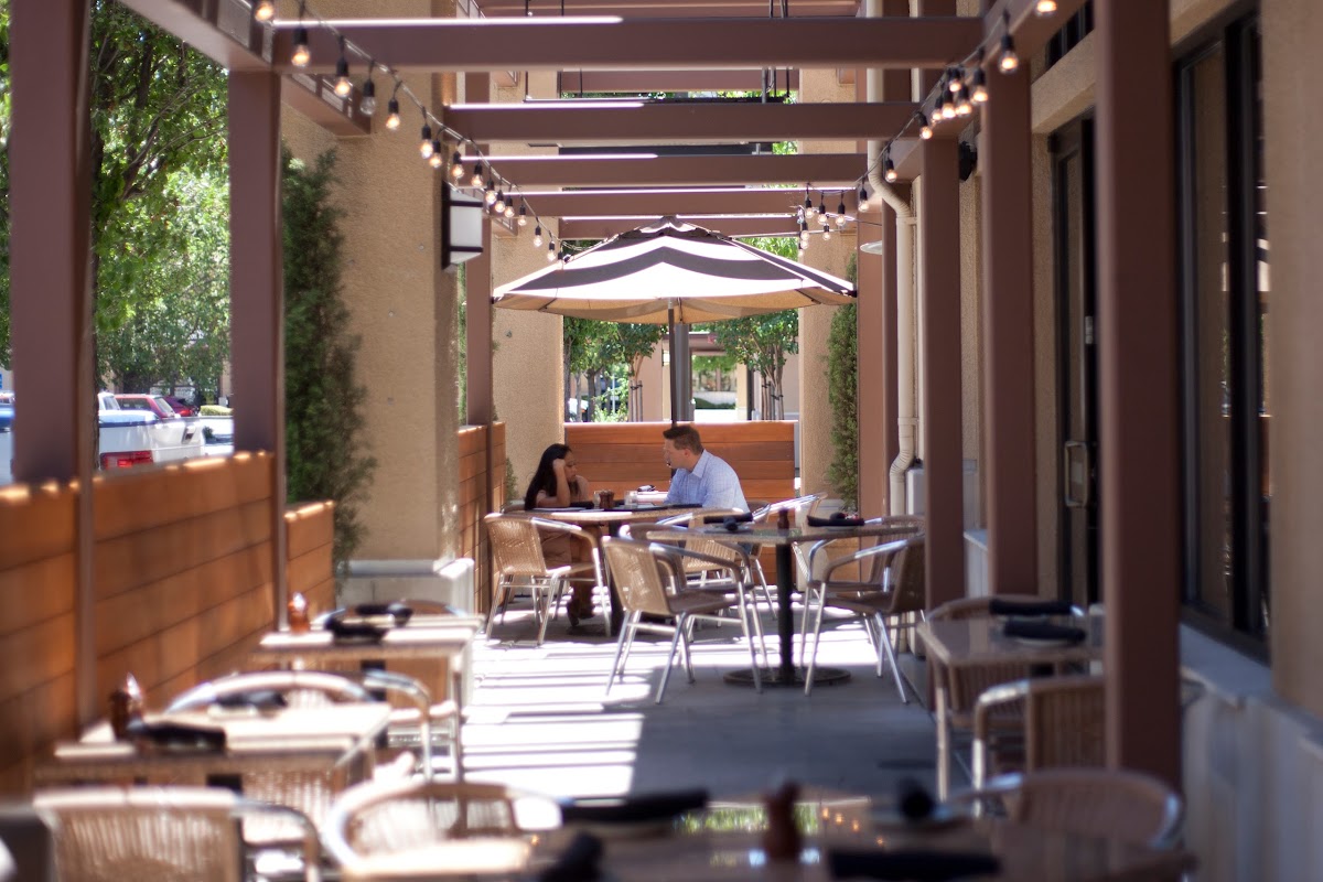 Esin Restaurant & Bar