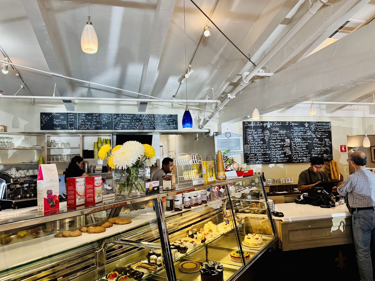 Douce France - CA 94301