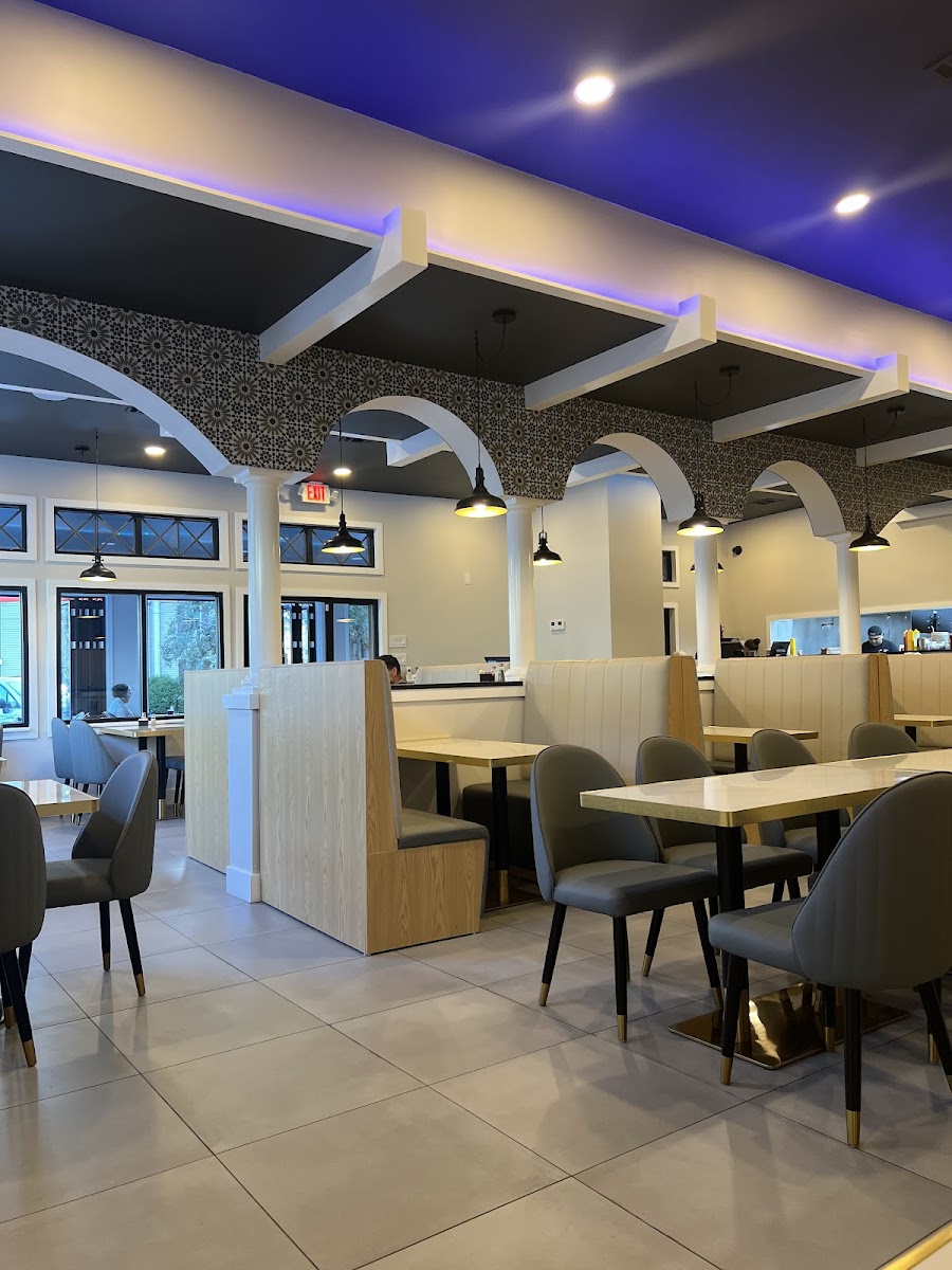 Mona's Cafe - LA 70119