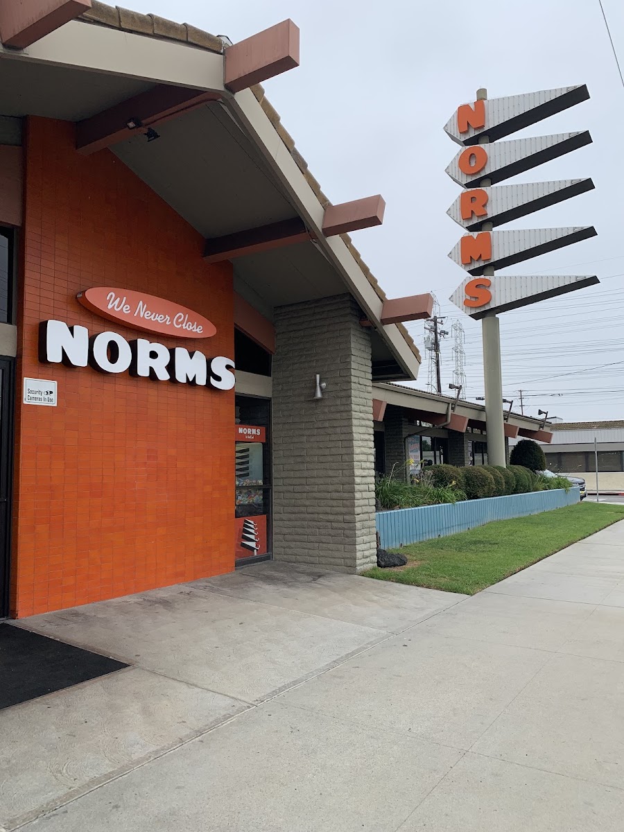 NORMS Restaurant - CA 90706