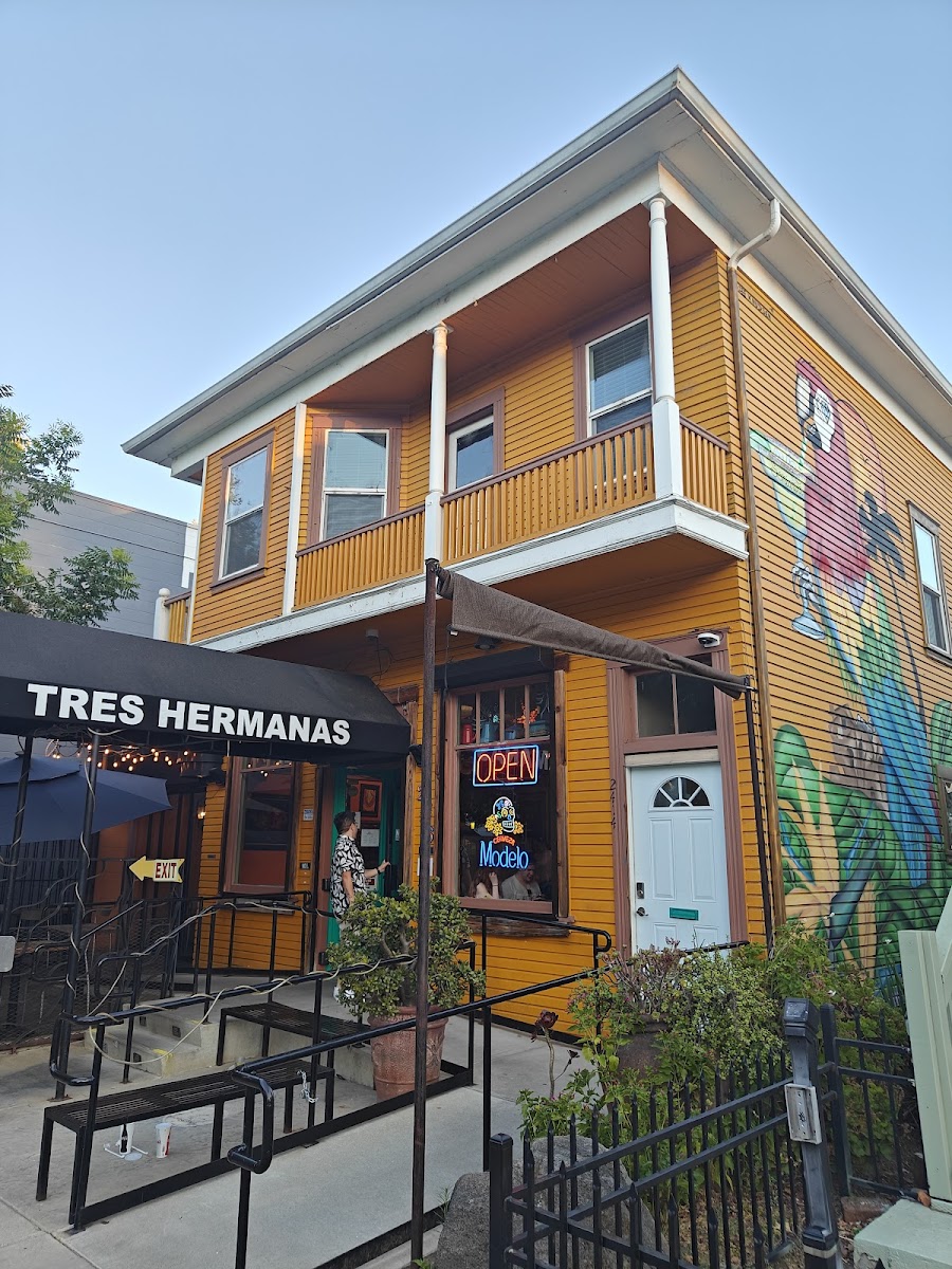 Tres Hermanas - CA 95816