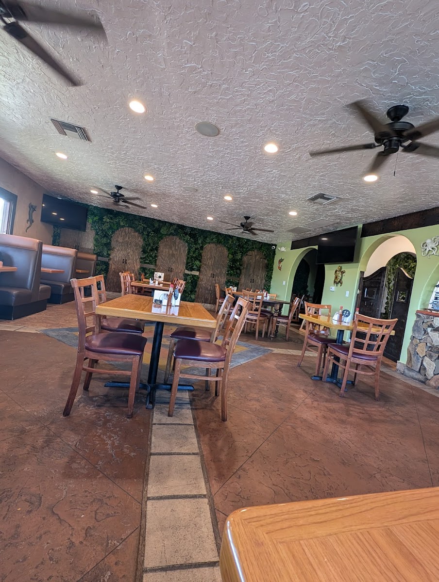 Checo’s Seafood 106 Underground