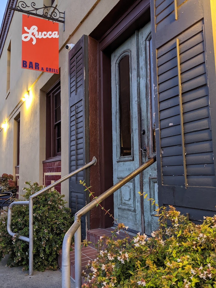 Lucca Bar & Grill