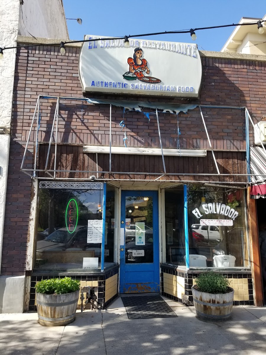 El Salvador Restaurant