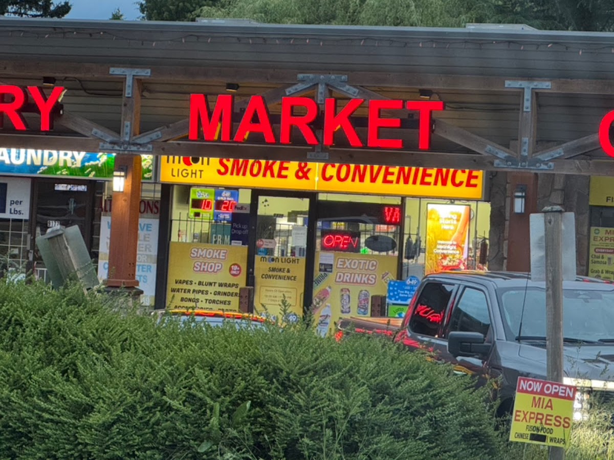 MoonLight Smoke & Convenience