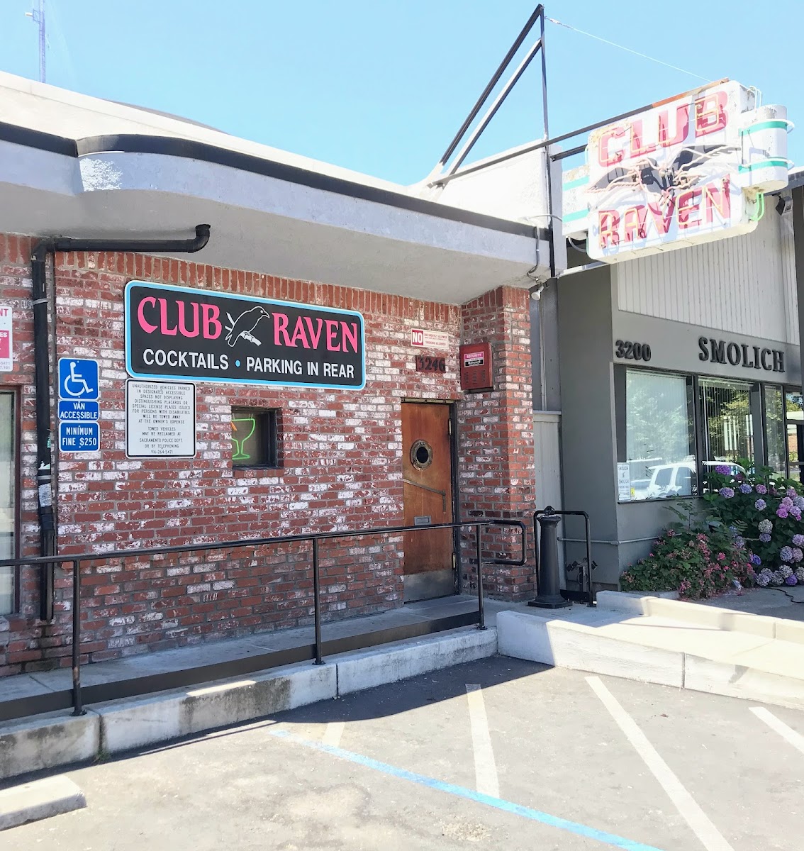 Club Raven