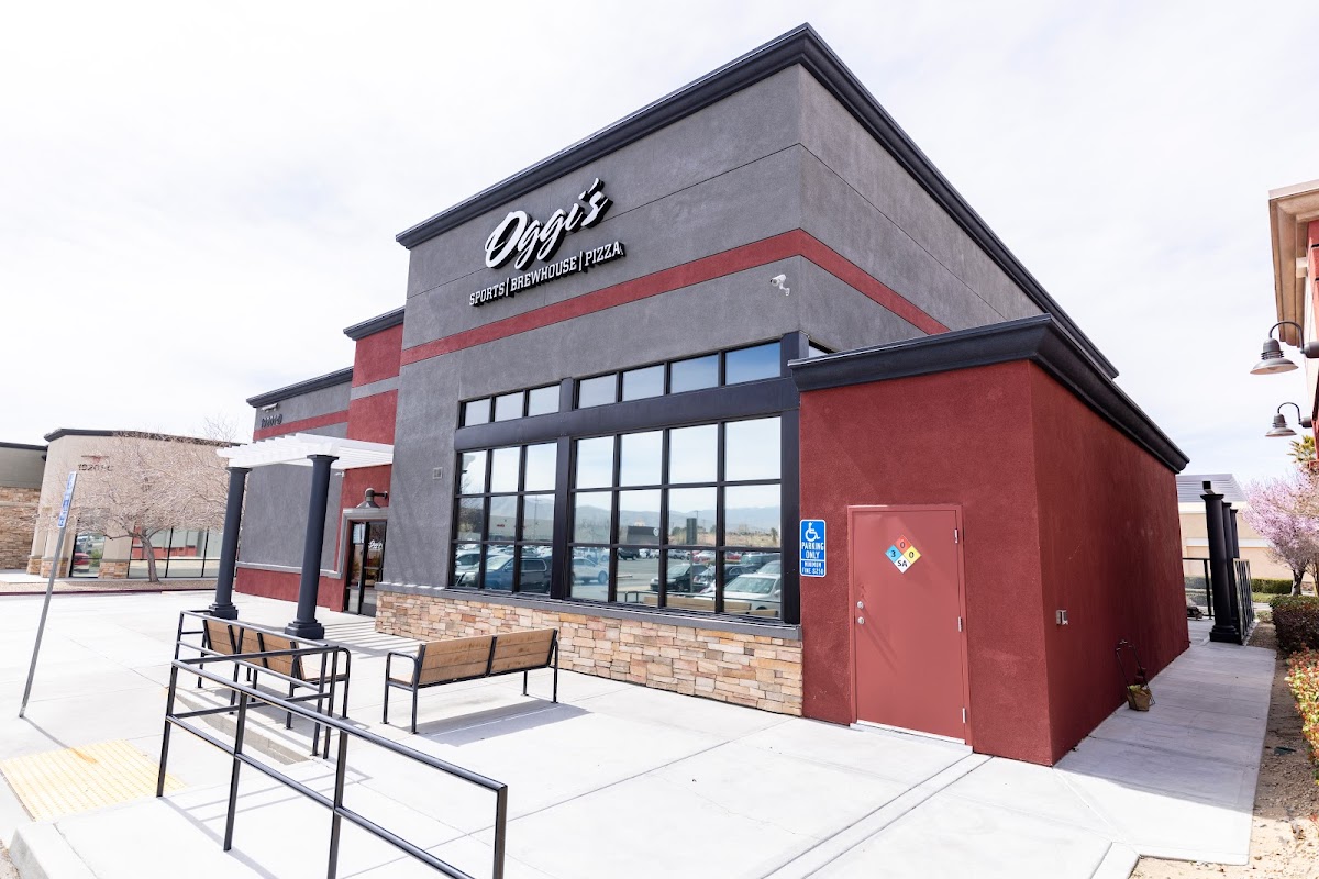 Oggi's Sports Brewhouse Pizza