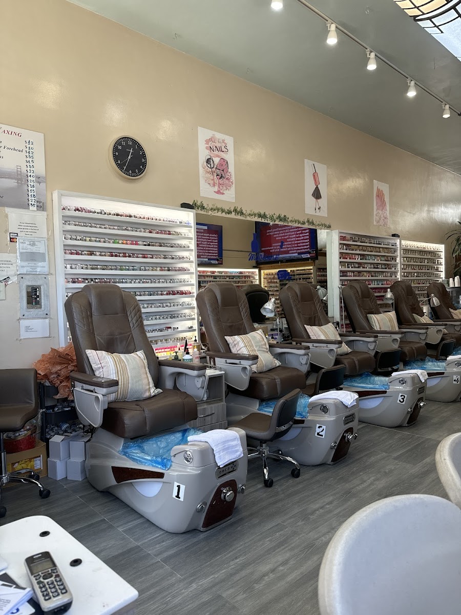 Penny’s Nail Salon