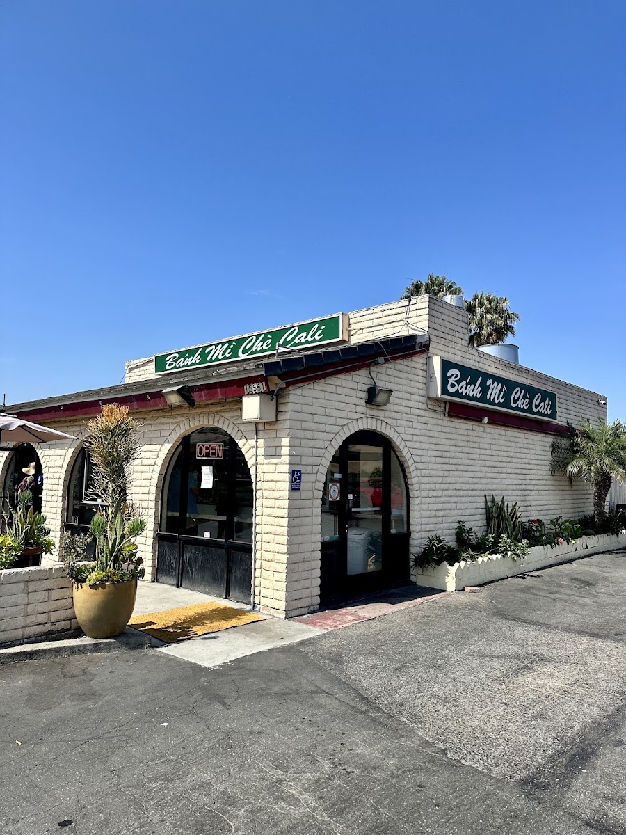 Banh Mi Che Cali