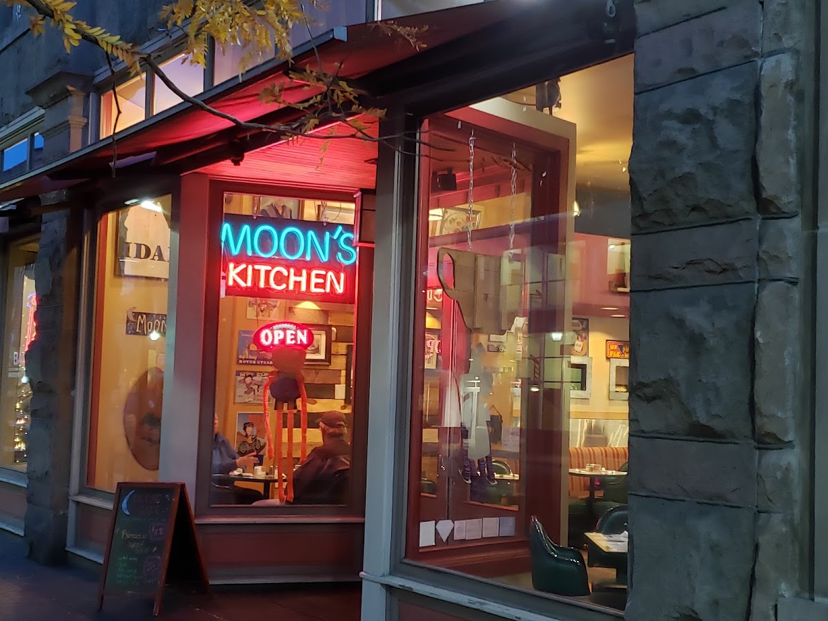 Moon's Kitchen Cafe