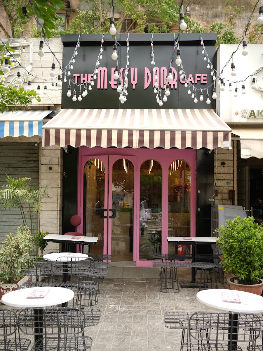 The Messy Door Cafe