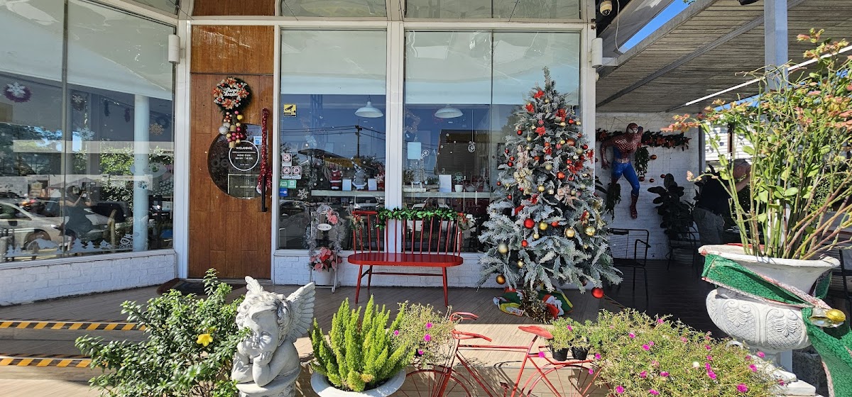 Deli Cafe' Shell Najomtien by Piyasarn