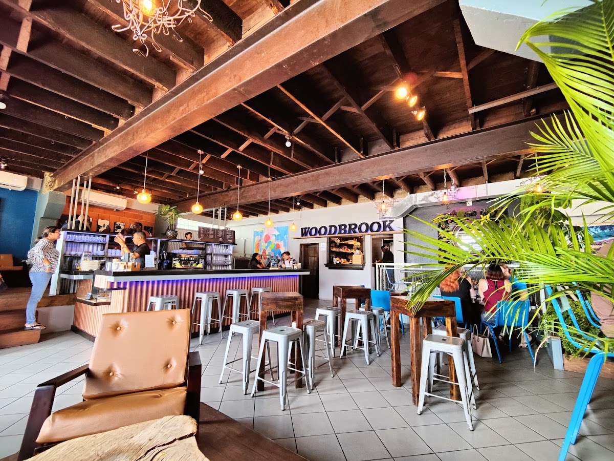 District Cafe & Cocktail Bar