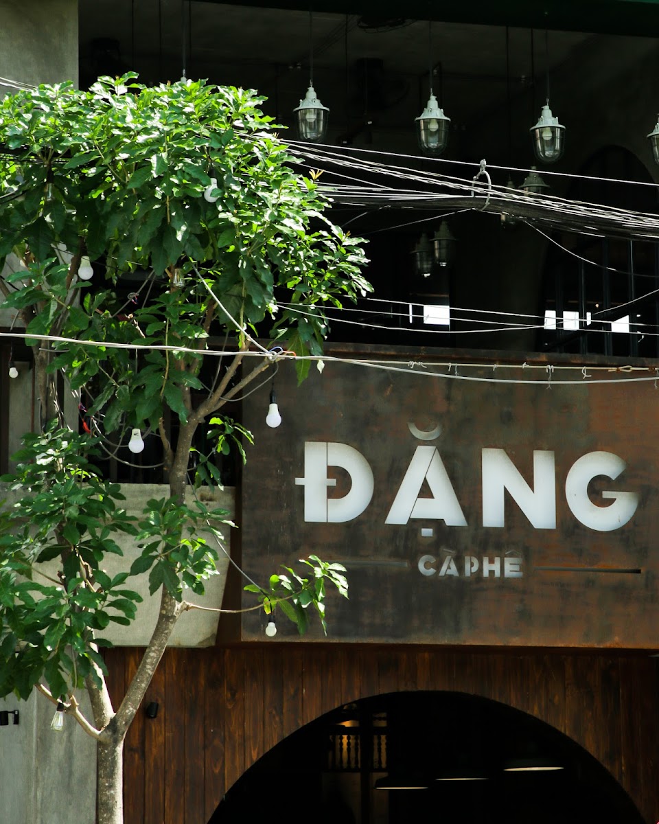 Đặng Cà Phê - Lê Hồng Phong