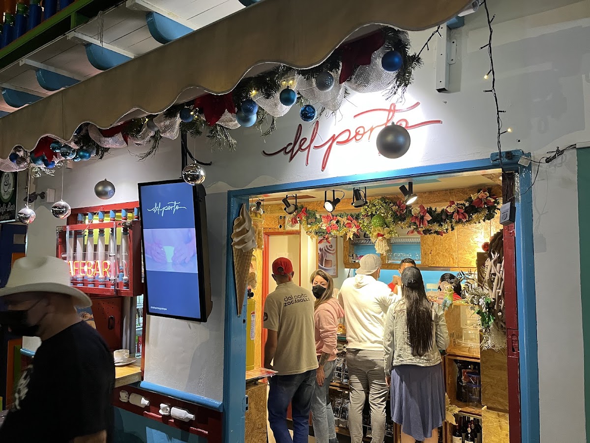 Del Porto Café y Vino