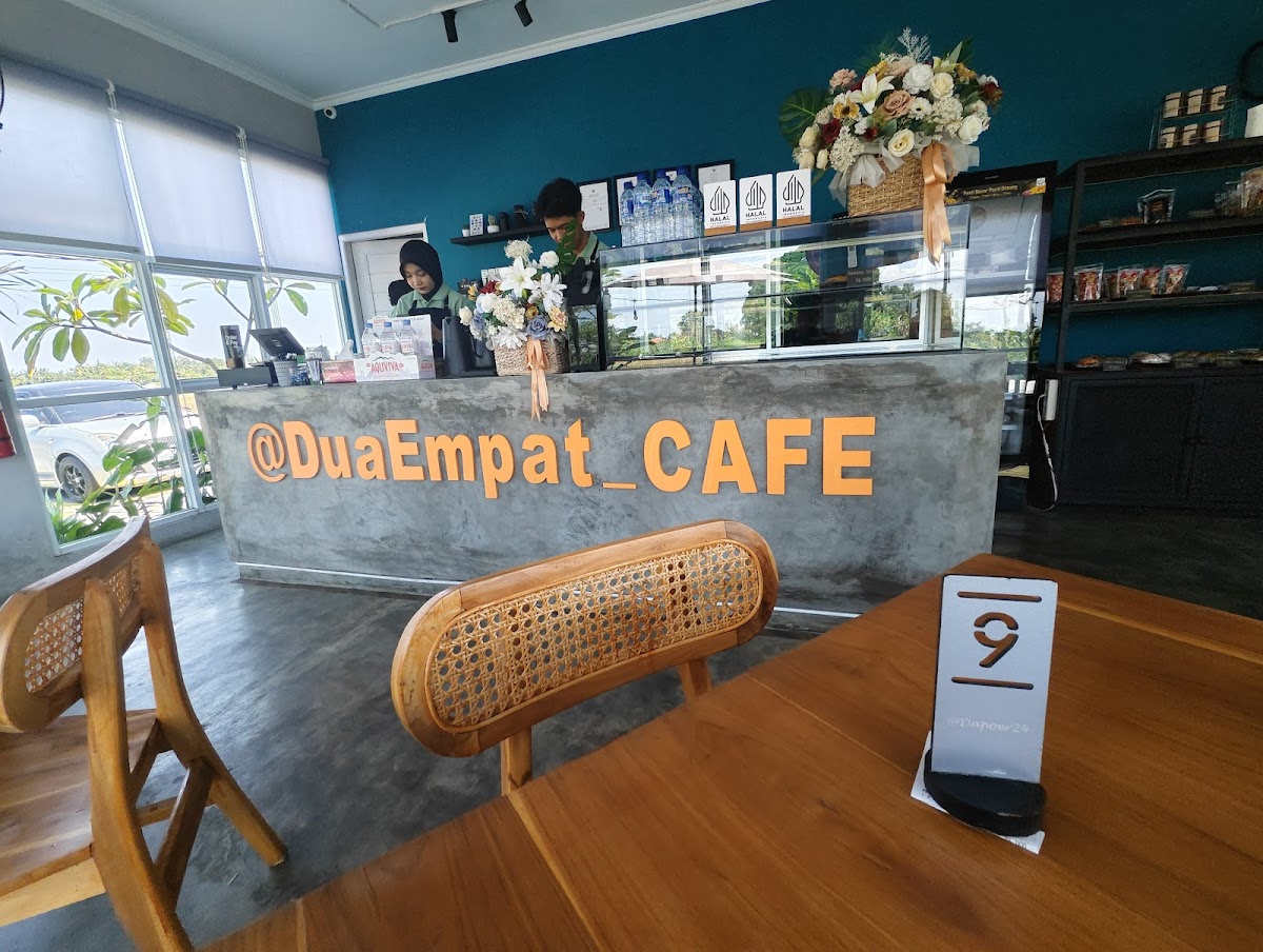 DuaEmpat_Cafe
