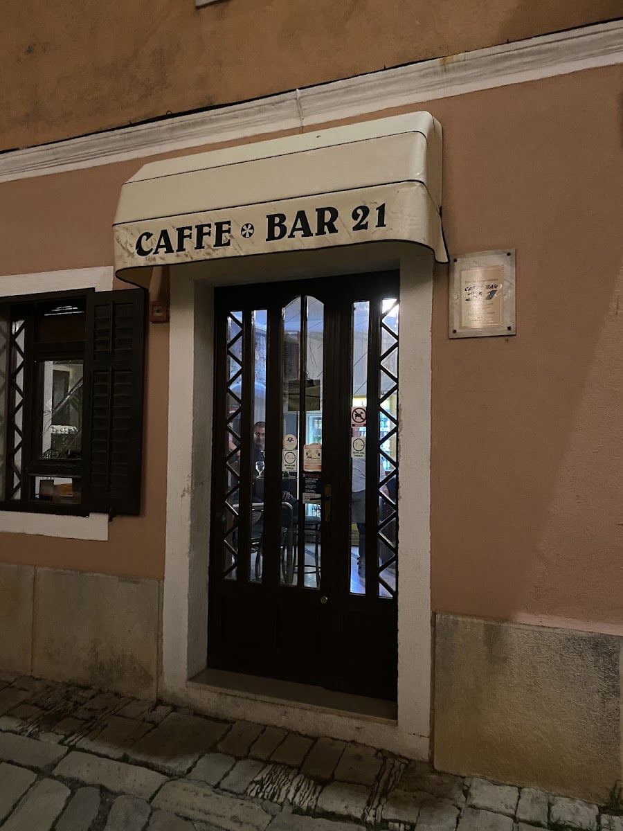 Cafe Bar 21