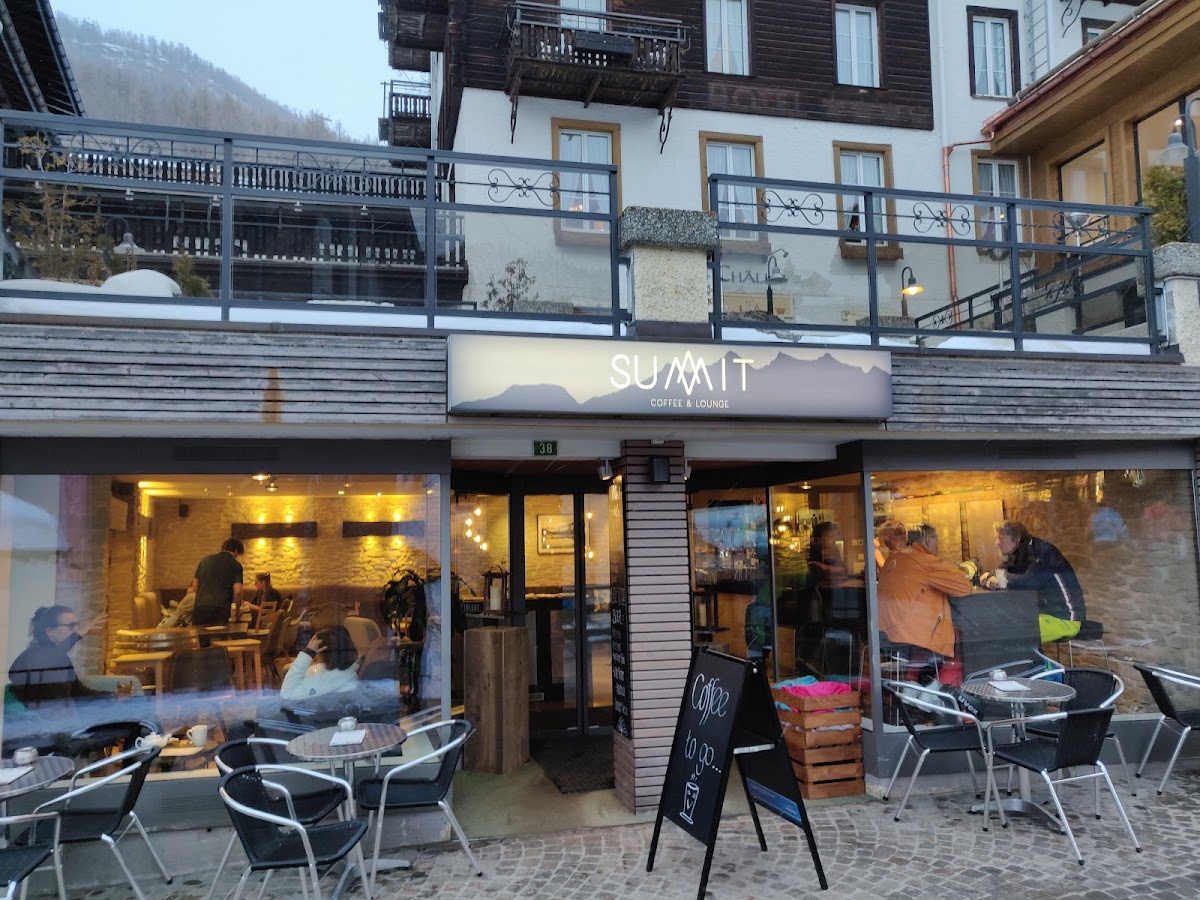 Summit Coffee & Lounge