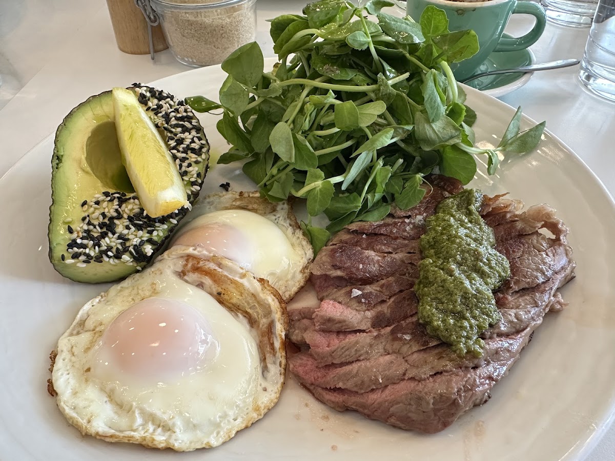 White Rabbit Dolls point