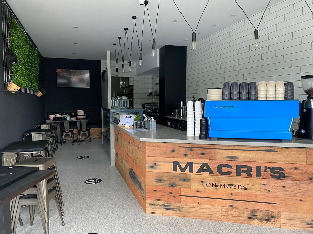 Macri's on Mobbs