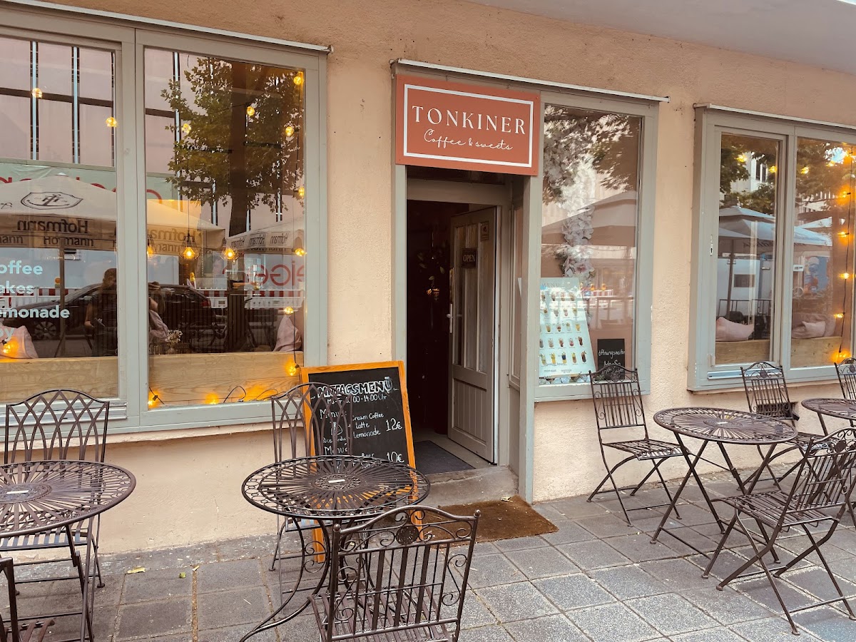 Tonkiner Cafe