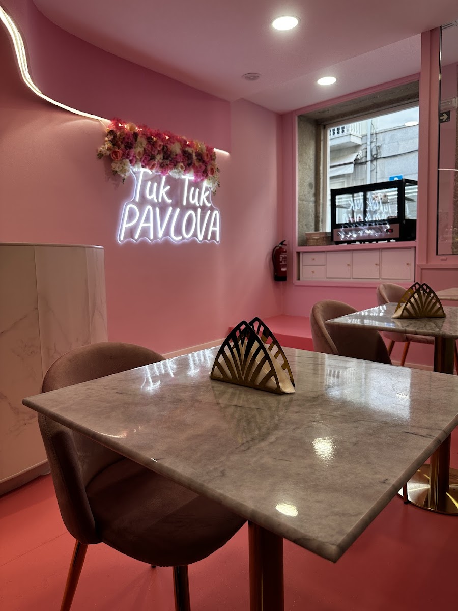 Tuk Tuk Pavlova