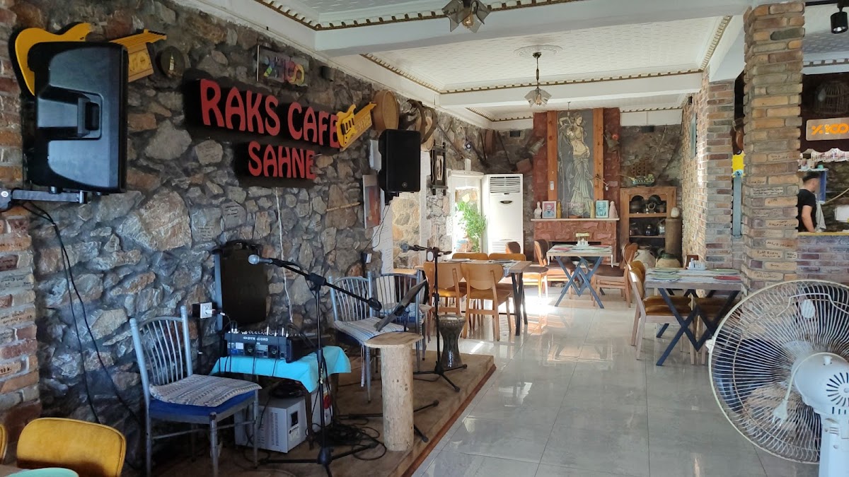 Raks Cafe