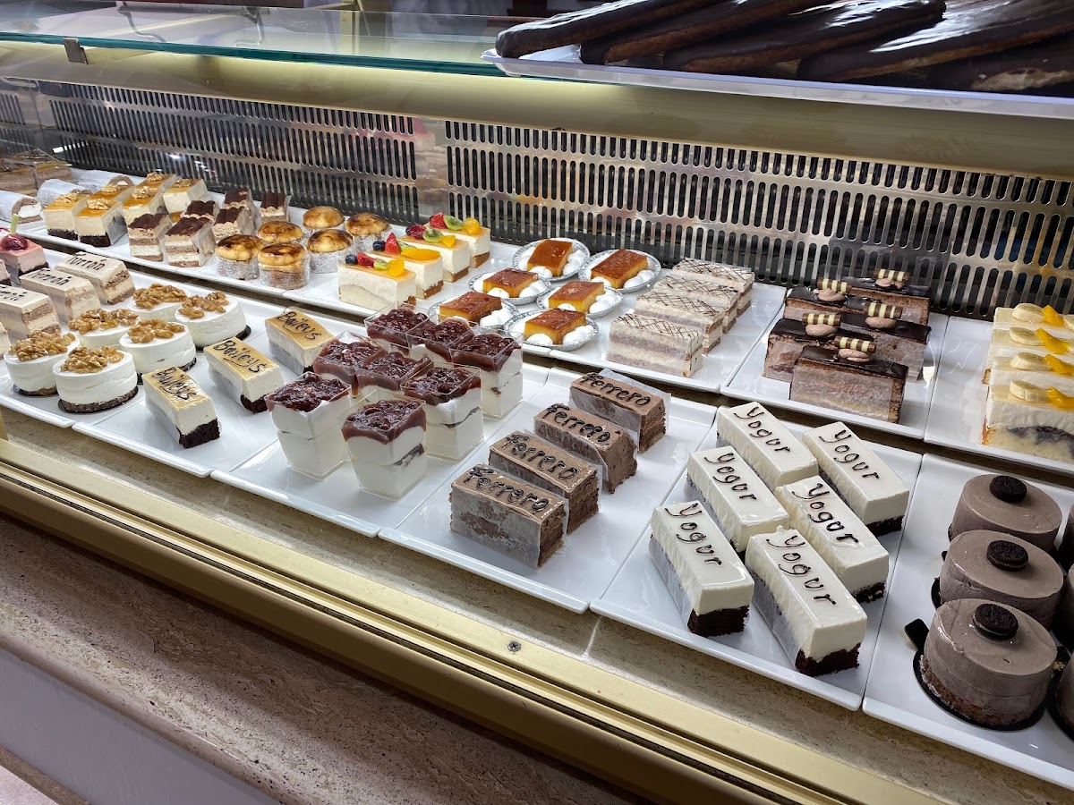 Pasteleria Cafeteria Basilio