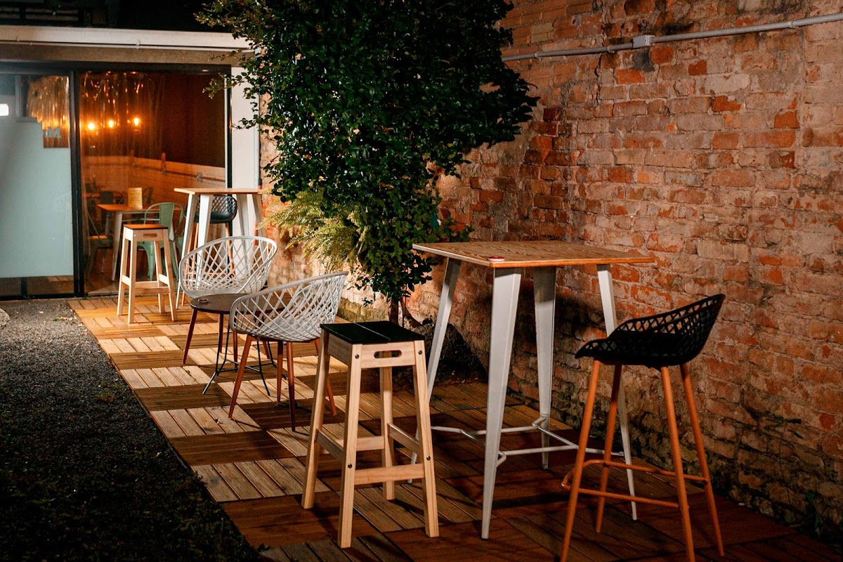 Mr White Coffee House