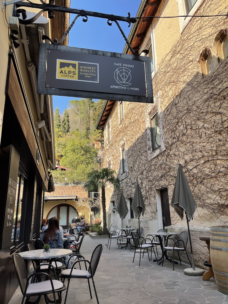 VICOLO CAFE APERITIVO VINO