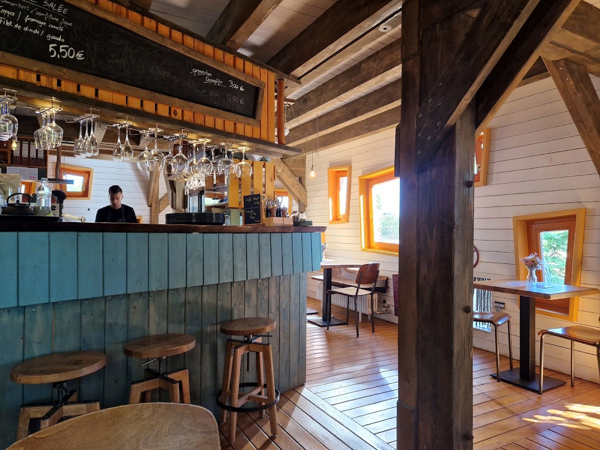 Escher Baumhauscafé