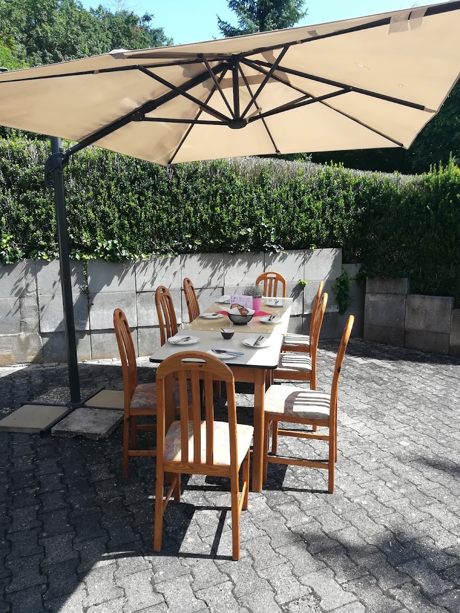 Cafe zum süßen Huhn