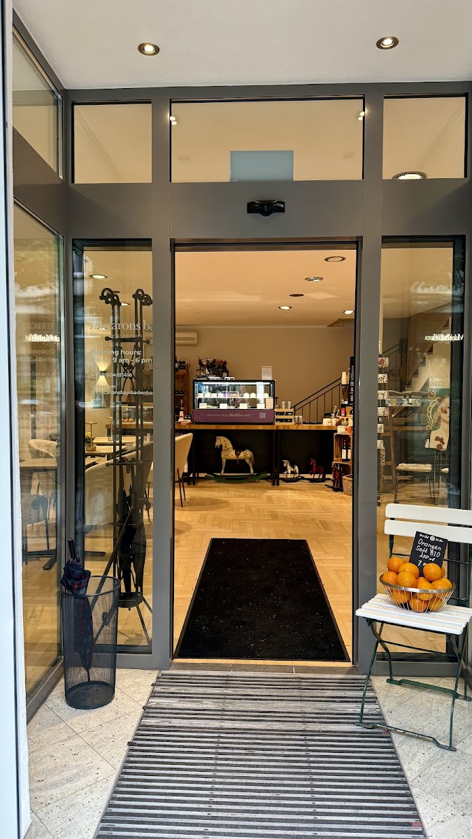 Macarons Bay · Café · Sweet Boutique