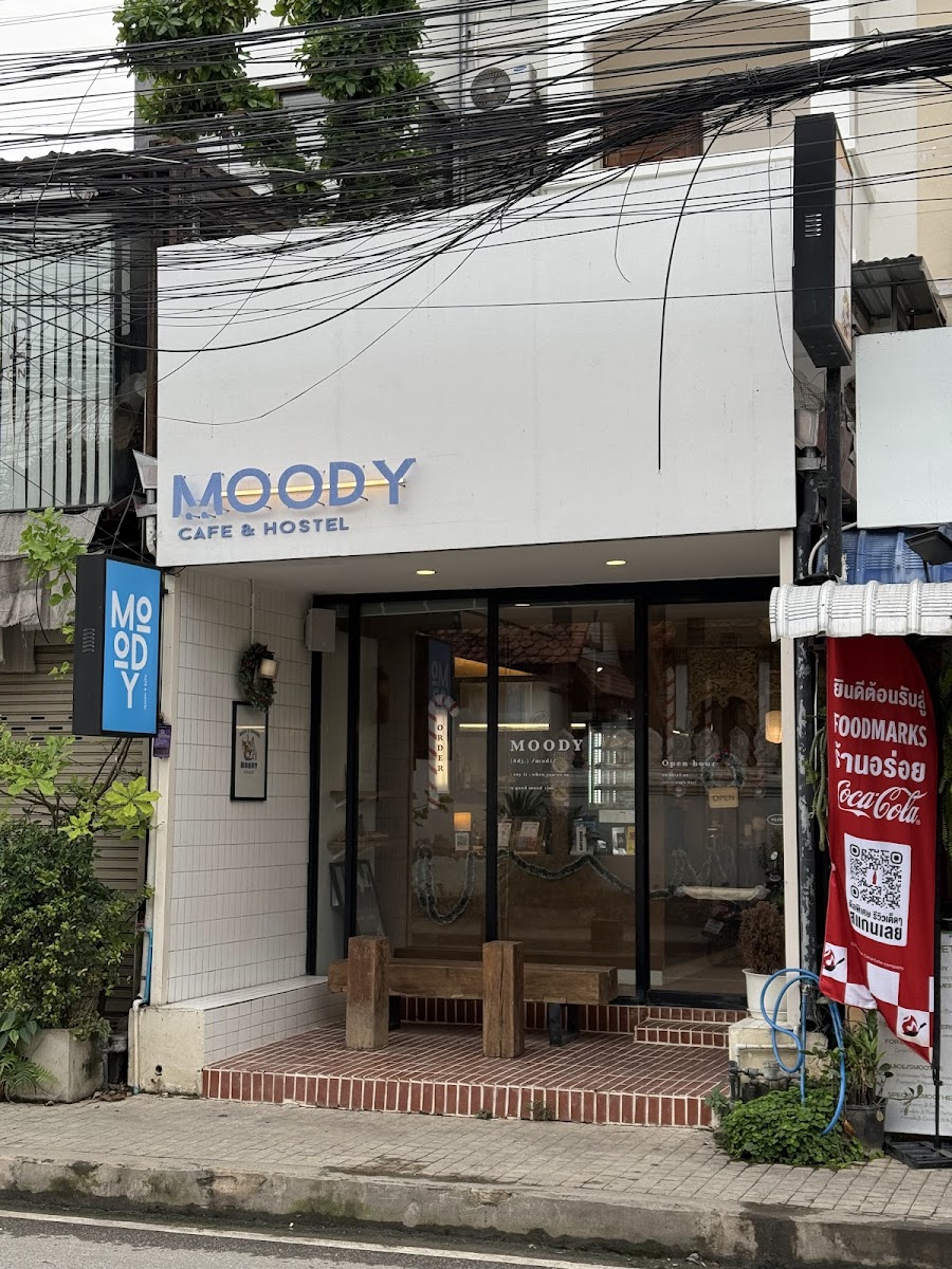 Moody Cafe & Hostel