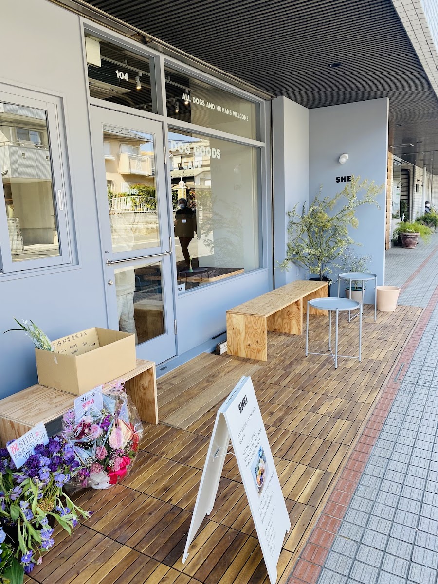 DOG GOODS & CAFE SHEi