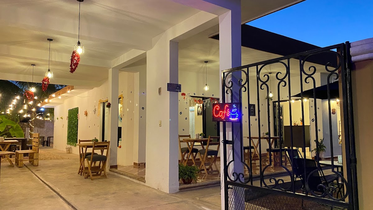 The Coffee Moon Tekax