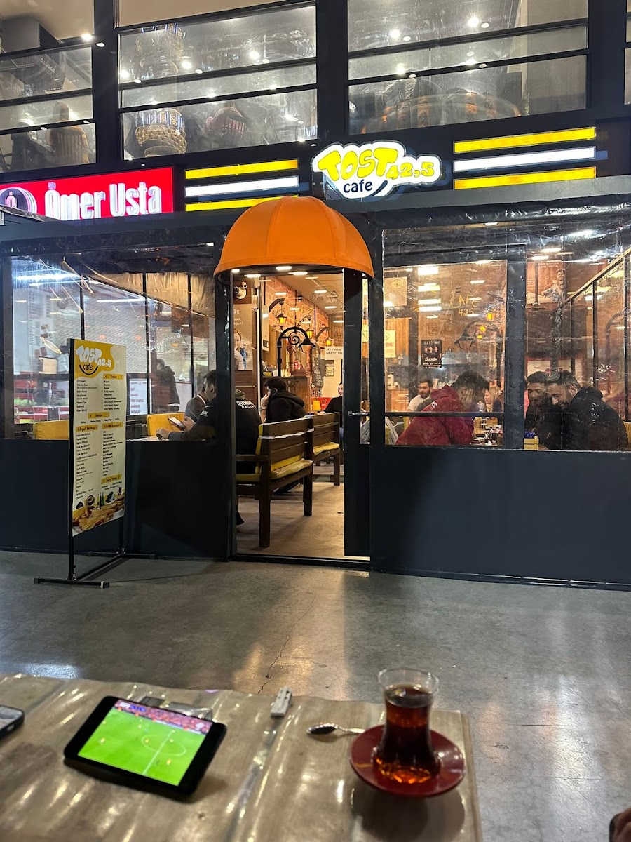TOST 42.5 CAFE